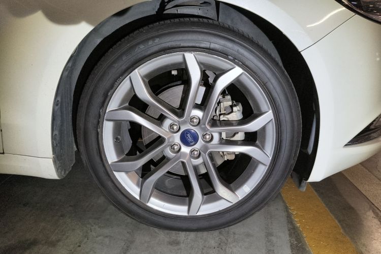 福特 蒙迪欧 2017款 EcoBoost 245 豪华运动型车身外观10