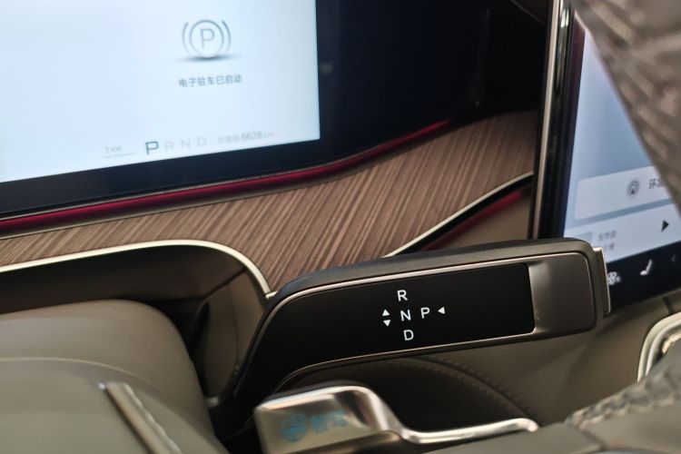 腾势N9 2025款 尊荣型中控内饰18