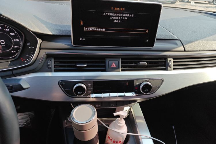 奥迪A4L 2018款 30周年年型 40 TFSI 时尚型中控内饰16