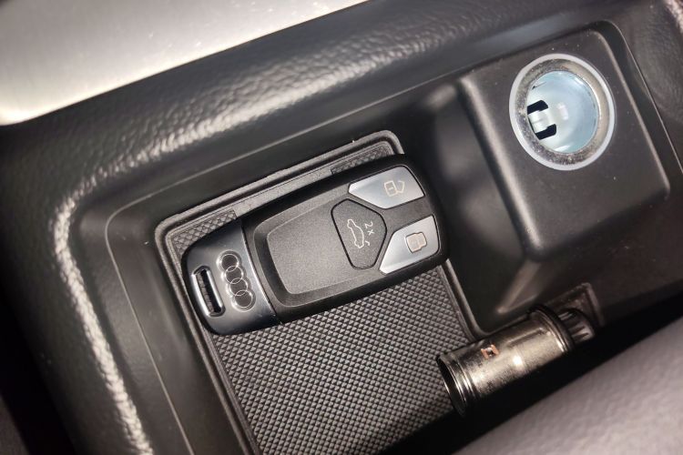 奥迪A4L 2022款 40 TFSI 豪华动感型中控内饰7001