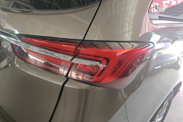 别克GL8 2020款 陆上公务舱 652T 尊贵型车身外观6006