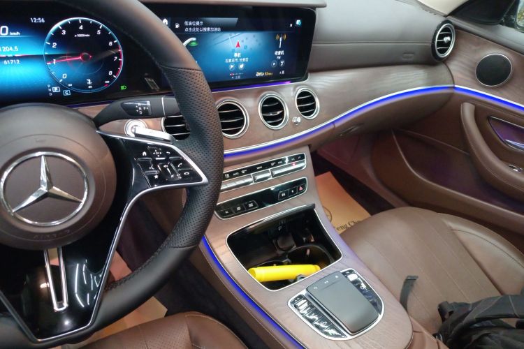 奔驰E级 2021款 E 300 L 时尚型中控内饰16