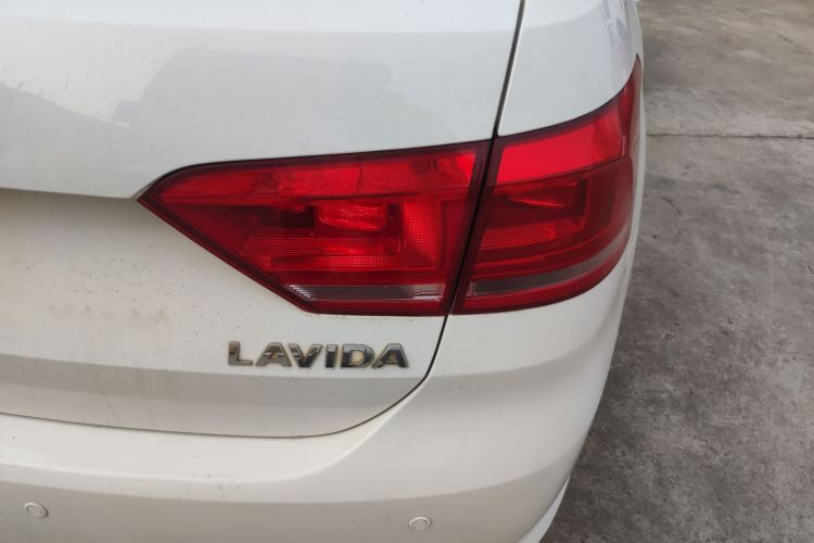 大众 朗行 2013款 1.6L 自动风尚型车身外观9