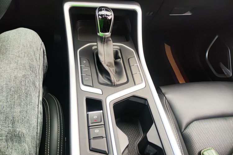 吉利汽车 远景X6 2020款 1.4T CVT尊贵型中控内饰18