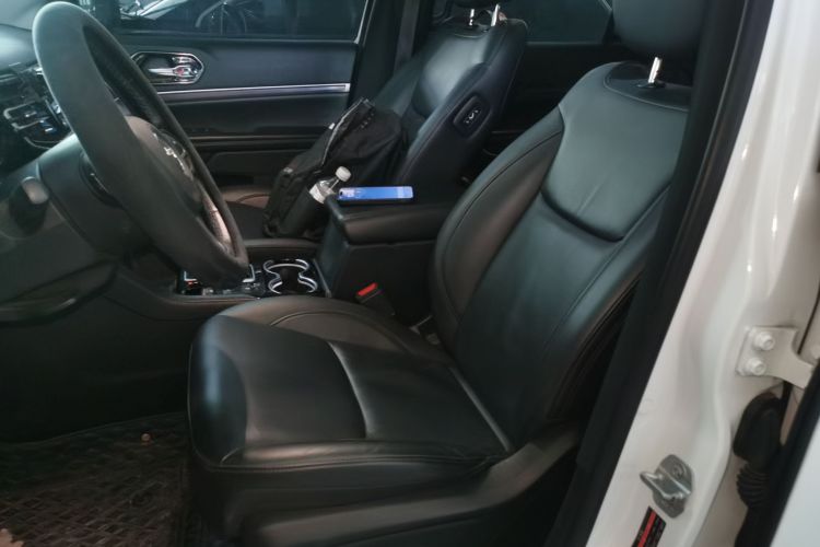 Jeep 大指挥官 2018款 2.0T 四驱悦享版 国V中控内饰19