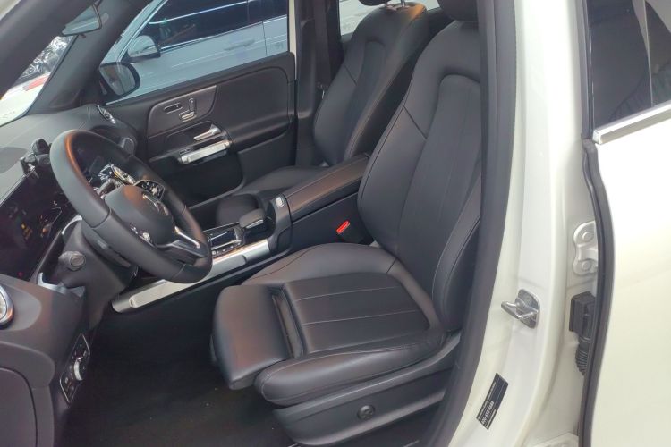 奔驰GLB 2023款 GLB 220 时尚型局部细节19