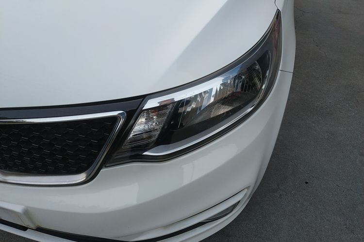 起亚K2 2015款 三厢 1.4L AT GLS局部细节36