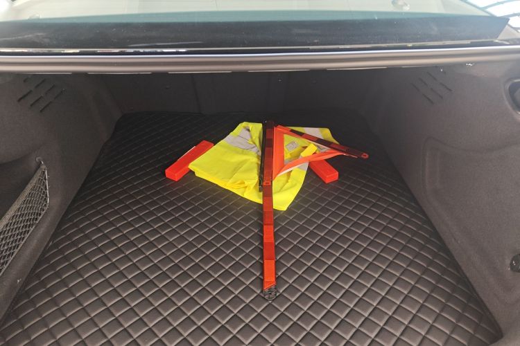 奥迪A6L 2026款 45 TFSI quattro 臻选动感型机舱底盘23