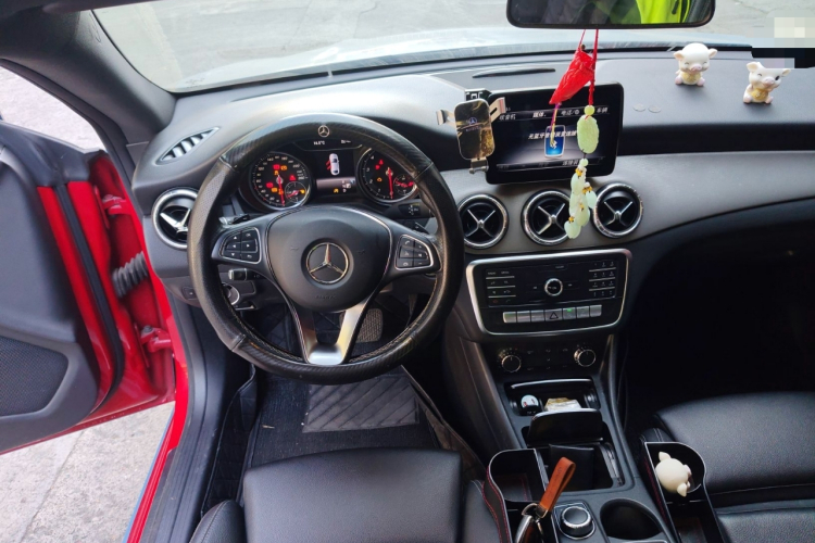 奔驰CLA 2018款 CLA 200 时尚型中控内饰13