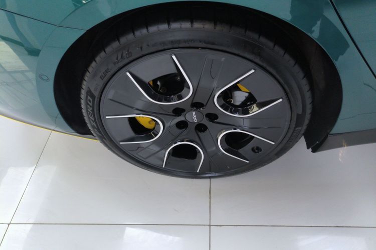 小米汽车 小米SU7 Ultra 2025款 Ultra车身外观6008