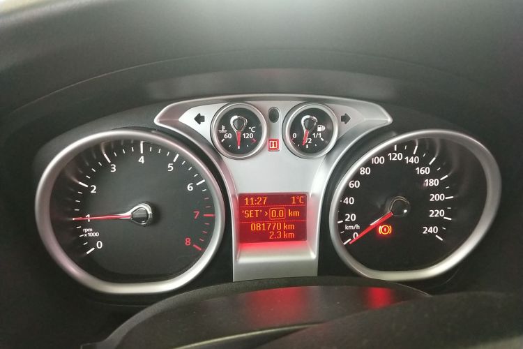 福特 福克斯 2013款 两厢经典 1.8L 手动基本型中控内饰14