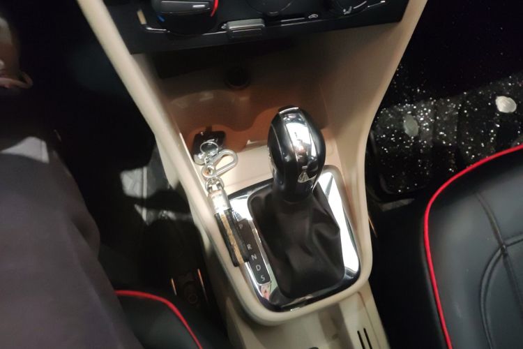 大众 桑塔纳 2015款 1.6L 自动舒适版中控内饰18