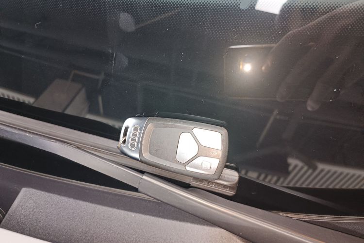 奥迪RS 4 2022款 RS4 Avant 黑曜版中控内饰11