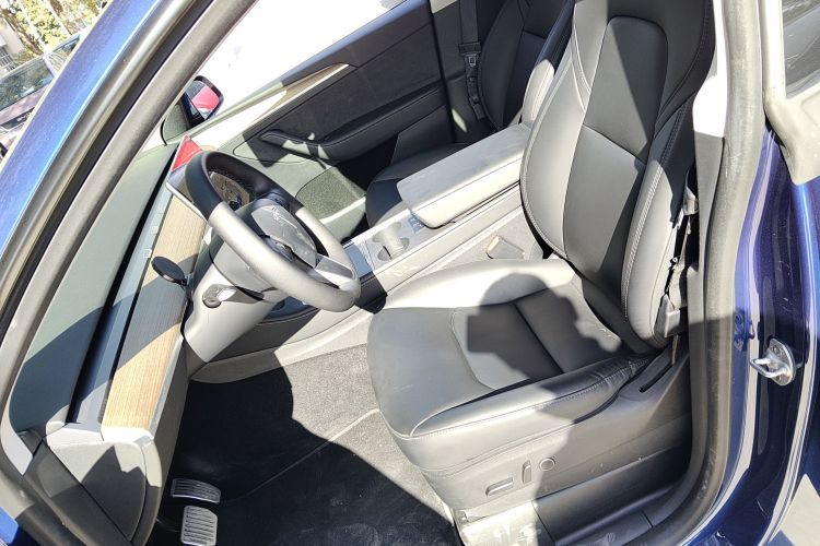 特斯拉 Model Y 2022款 长续航全轮驱动版中控内饰19