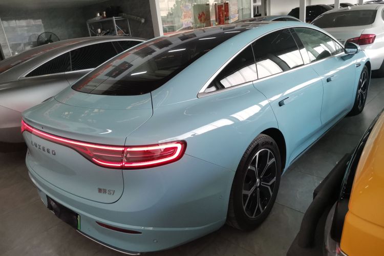 鸿蒙智行 智界S7 2025款 855km Max车身外观6005