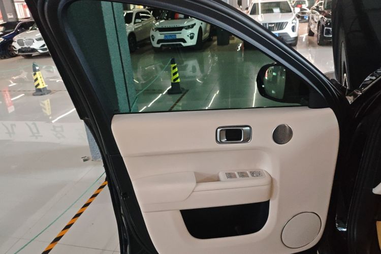 理想汽车 理想L8 2023款 Pro中控内饰7007