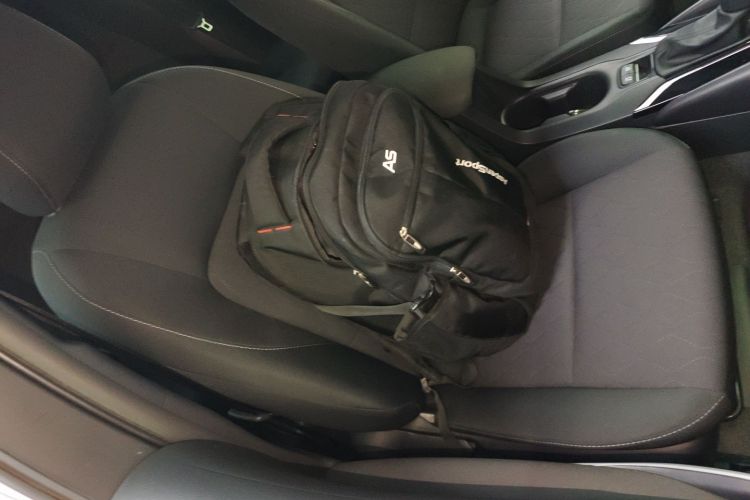 丰田 卡罗拉 2023款 1.8L 智能电混双擎 先锋版局部细节41