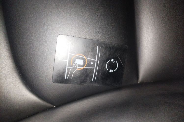 特斯拉 Model 3 2021款 标准续航后驱升级版 3D6中控内饰11