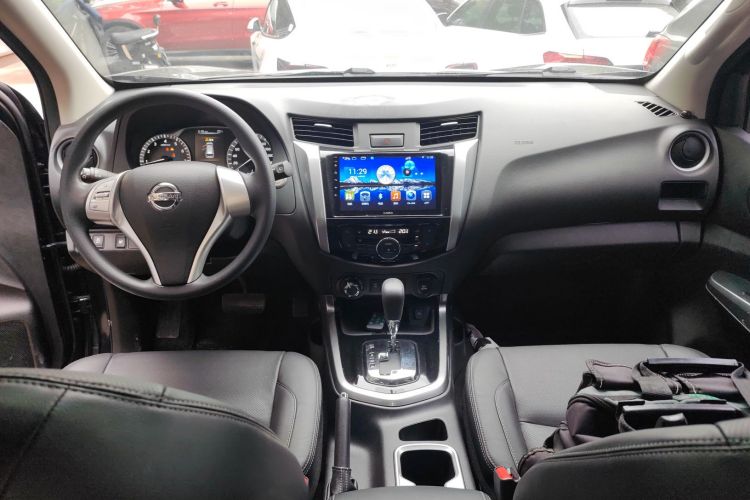 日产 途达 2018款 2.5L 自动四驱豪华版中控内饰12