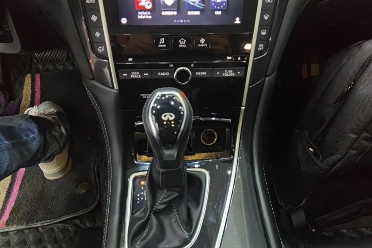 英菲尼迪Q50L 2018款 2.0T 舒适版 国VI局部细节18