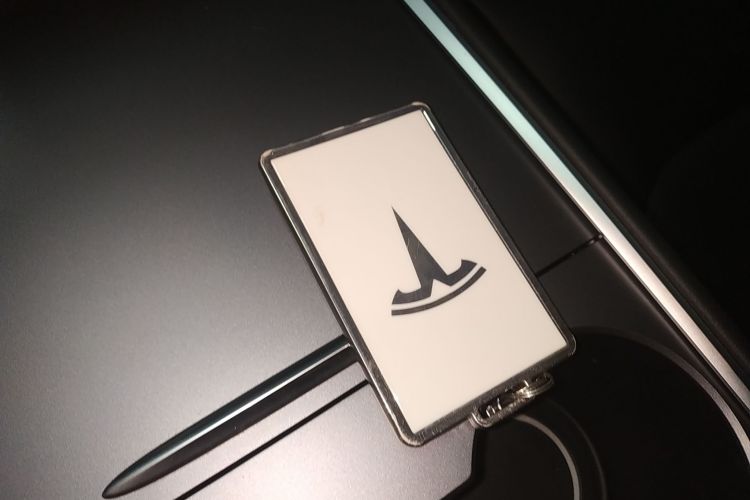 特斯拉 Model Y 2024款 长续航全轮驱动版中控内饰7001