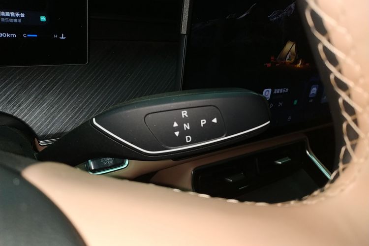 奇瑞 瑞虎8 L 2024款 2.0T 两驱豪华版 5座局部细节18