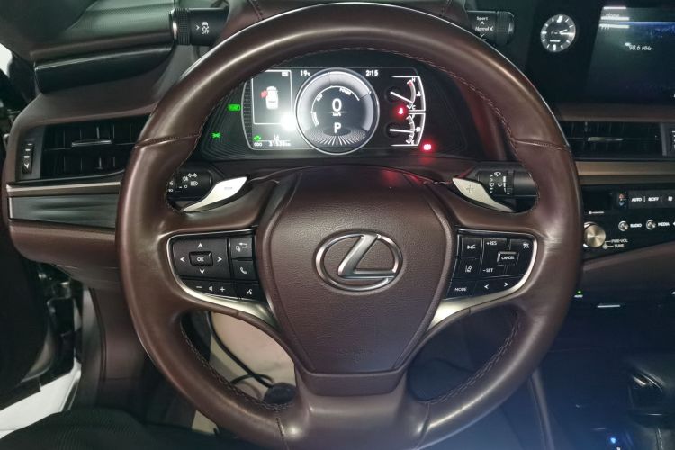 雷克萨斯ES 2020款 300h 卓越版中控内饰13