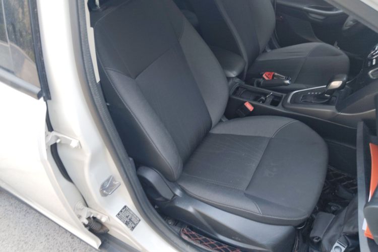 福特 福克斯 2018款 两厢经典 1.6L 自动舒适型智行版中控内饰41