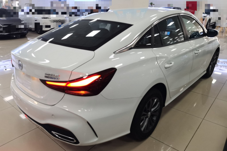 名爵 MG5 2025款 180DVVT 全球抢先版车身外观7