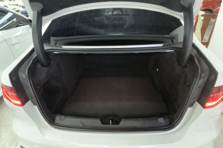 捷豹XEL 2020款 2.0T 200PS S进取优雅版局部细节23