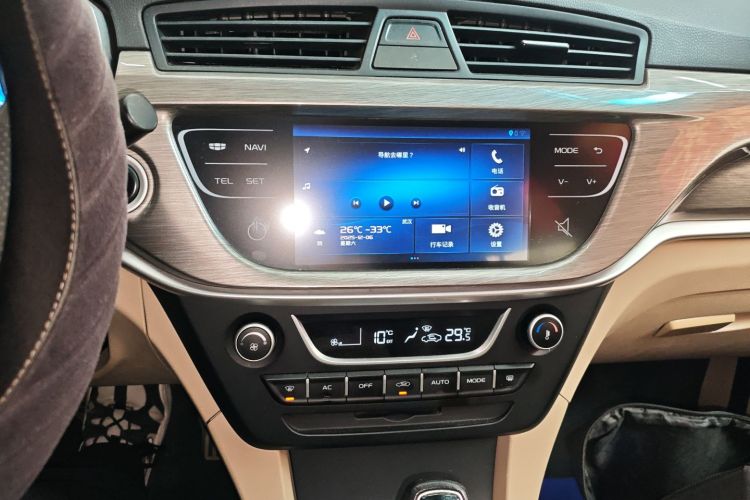 吉利汽车 帝豪 2016款 三厢 1.5L CVT豪华型中控内饰16