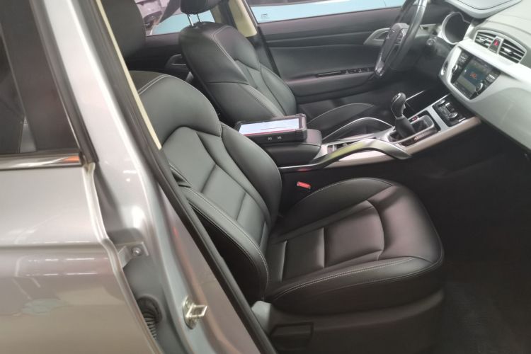 吉利汽车 博越 2016款 2.0L 手动智尚型局部细节41