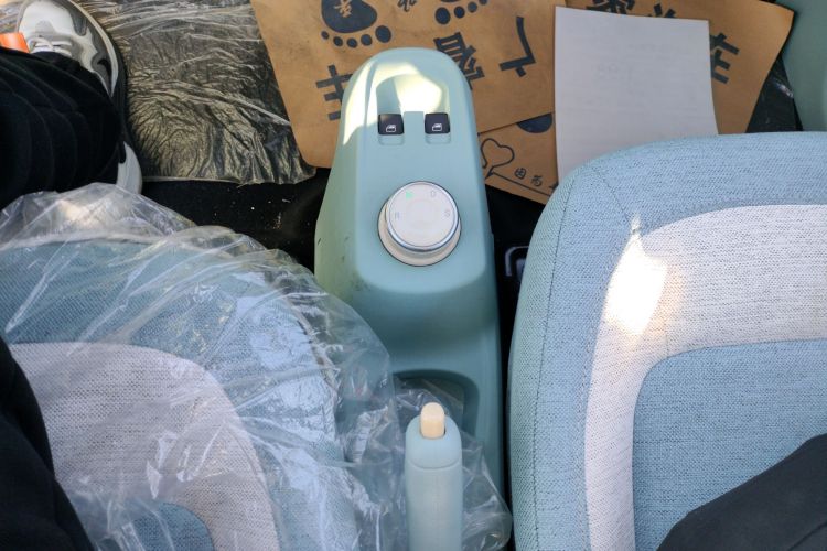 凌宝汽车 凌宝uni 2025款 微甜版 11.52kWh局部细节18