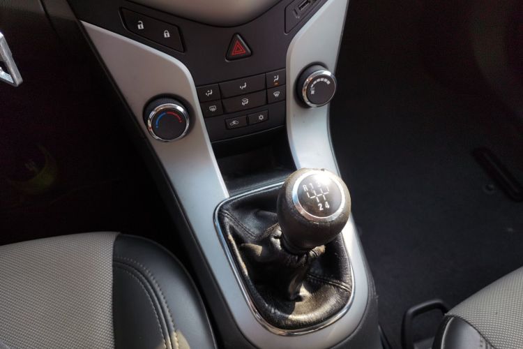 雪佛兰 科鲁兹 2013款 1.6L SL MT中控内饰18