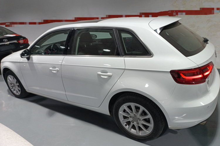 奥迪A3 2015款 Sportback 35 TFSI 百万纪念智领型车身外观4