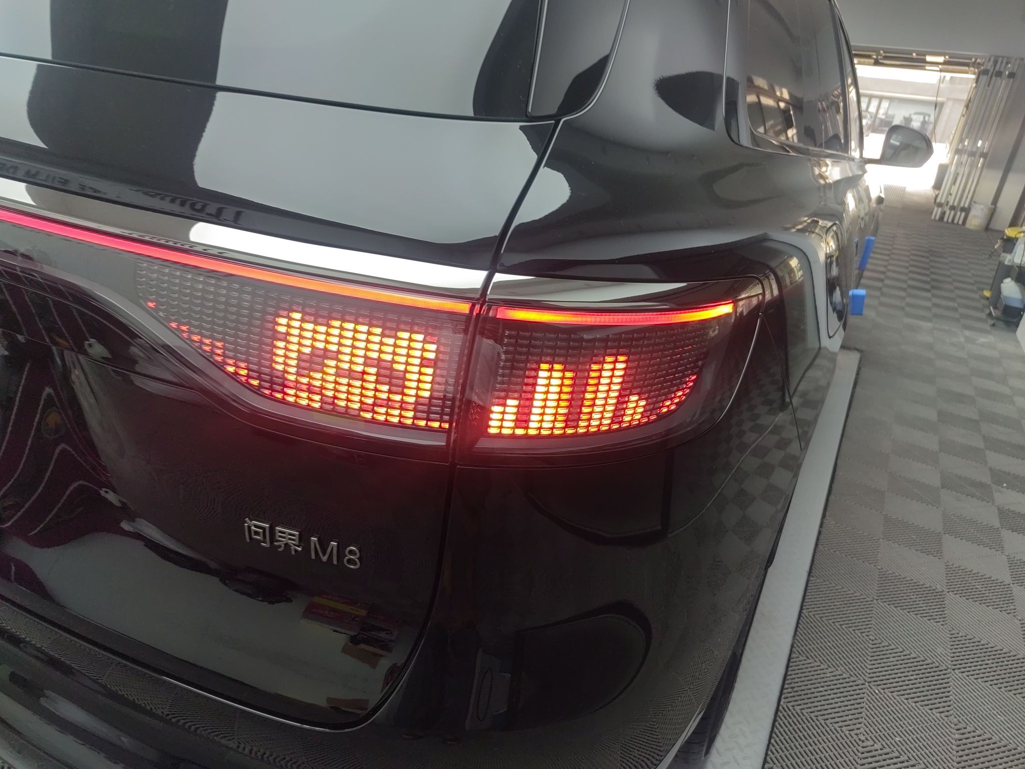 鸿蒙智行 问界M8 2025款 增程 Max+版 53.4kWh 6座版