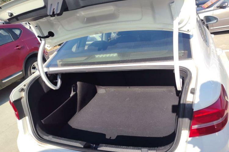 大众 朗逸 2019款 1.5L 手动舒适版 国VI机舱底盘23