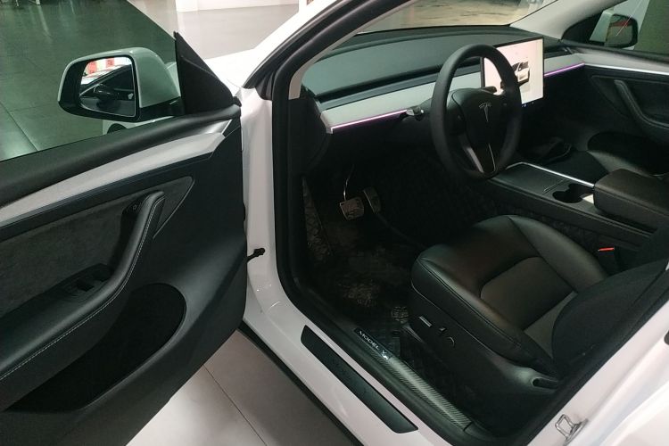 特斯拉 Model Y 2024款 长续航全轮驱动版中控内饰7003
