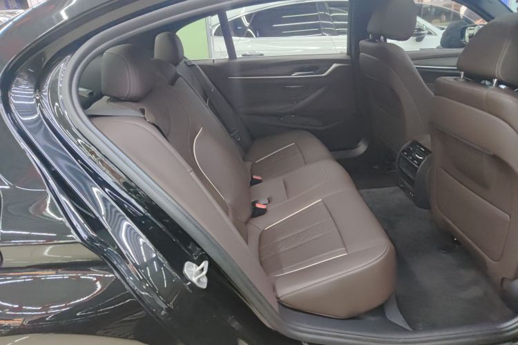 宝马5系 2022款 改款 530Li 领先型 M运动套装中控内饰21