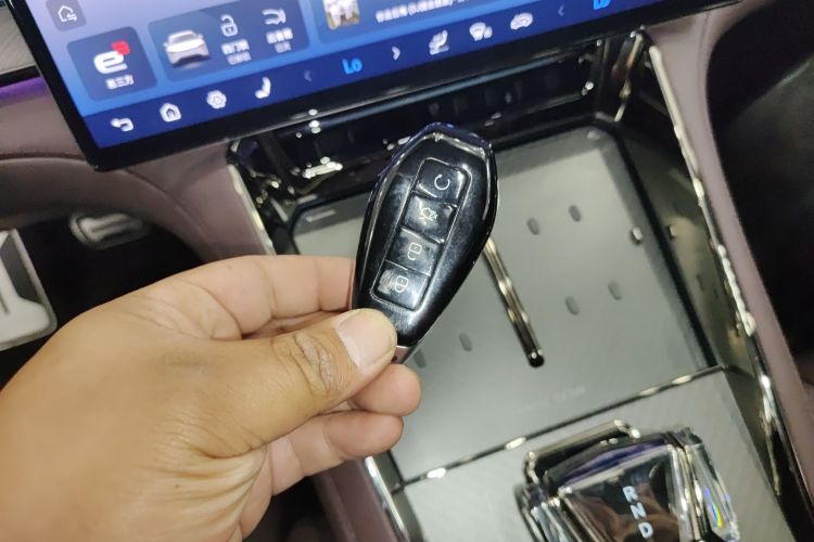 腾势Z9GT 2024款 1100四驱Ultra版中控内饰11