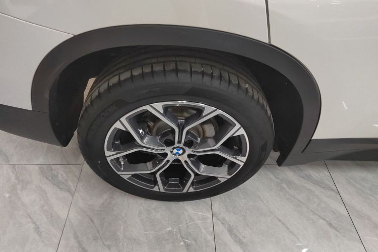 宝马X1 2022款 sDrive25Li 领先型车身外观6008