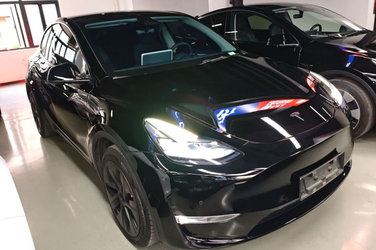 特斯拉 Model Y 2023款 长续航全轮驱动版车身外观3