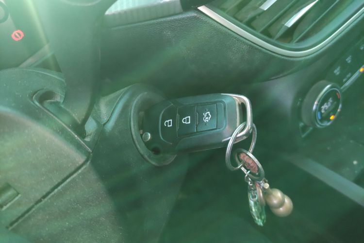 福特 福克斯 2019款 两厢 EcoBoost 180 自动锋潮型中控内饰7001