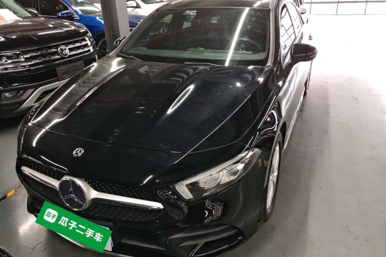奔驰A级 2019款 改款 A 200 L 运动轿车车身外观2