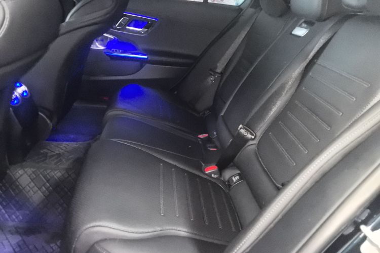 奔驰C级 2025款 改款 C 260 L 皓夜运动版中控内饰7004