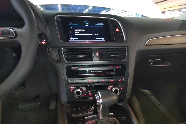 奥迪Q5 2017款 Plus 40 TFSI 舒适型中控内饰16