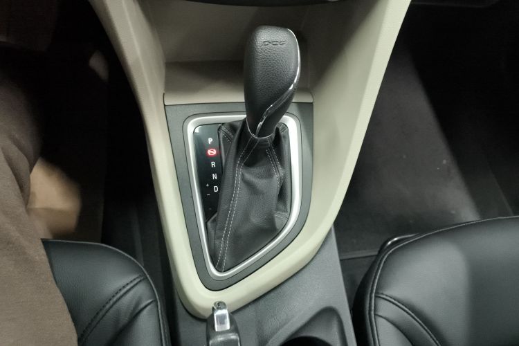 别克 英朗 2019款 15T 双离合进取型 国VI中控内饰18