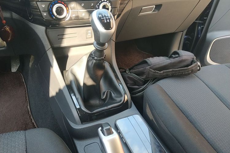 五十铃 铃拓 2020款 2.5T两驱手动领航版 国VI 加长版JE4D25Q6A局部细节18