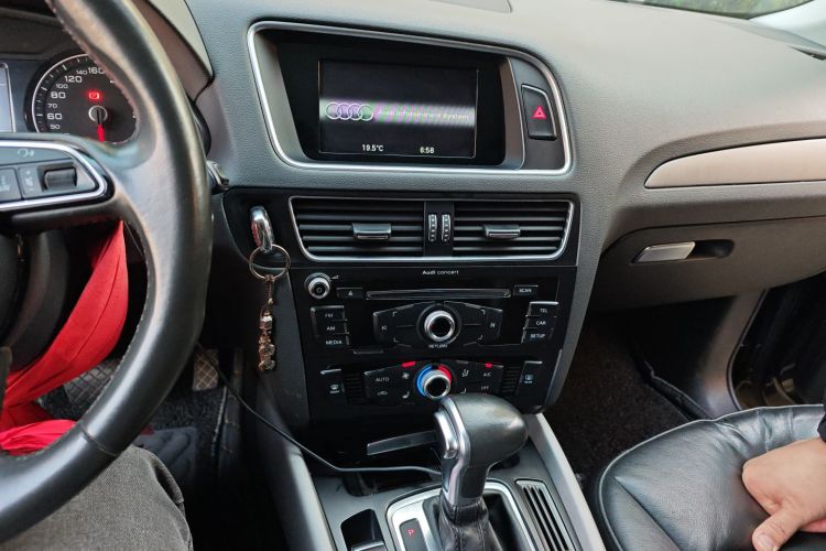 奥迪Q5 2017款 Plus 40 TFSI 进取型中控内饰16