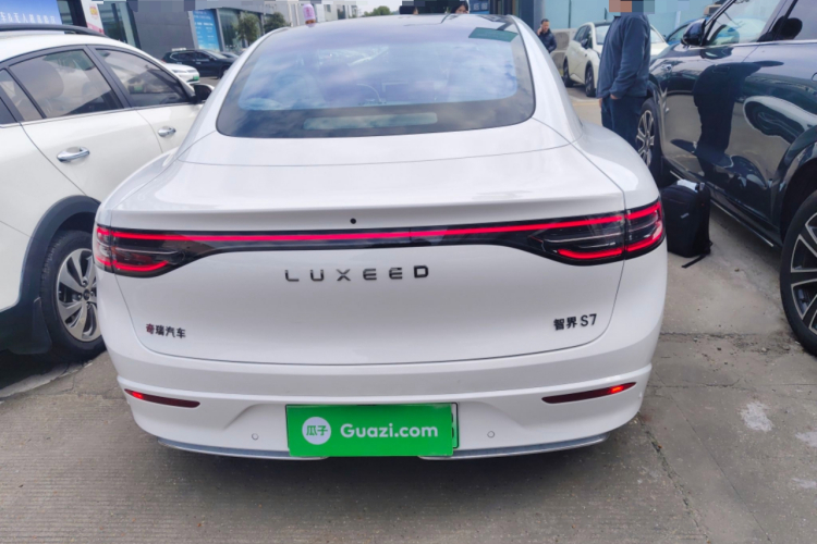 鸿蒙智行 智界S7 2025款 855km Max车身外观6